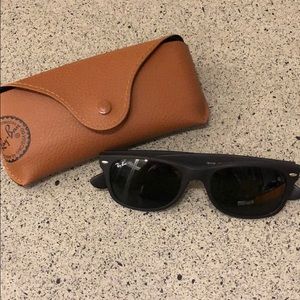 Ray-Ban New Wayfarer NWOT matte black